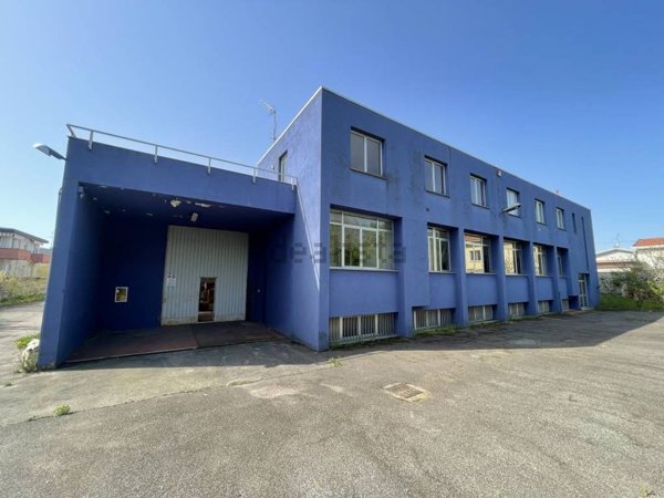 capannone in vendita a Cardano al Campo