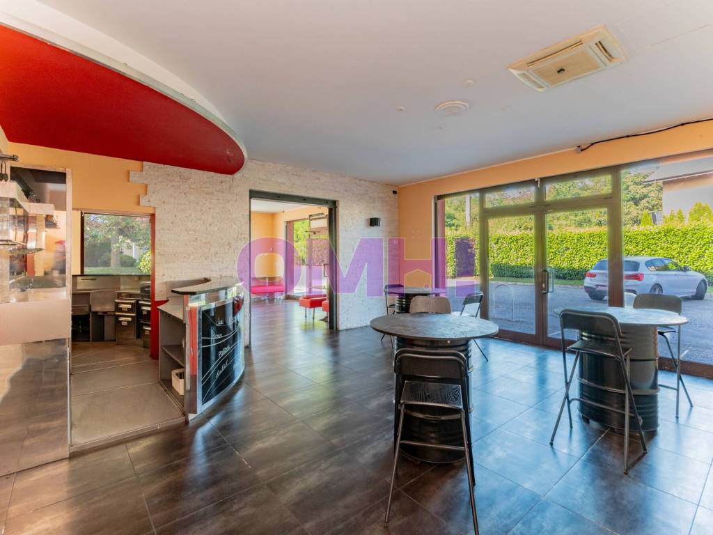 negozio in vendita a Cardano al Campo