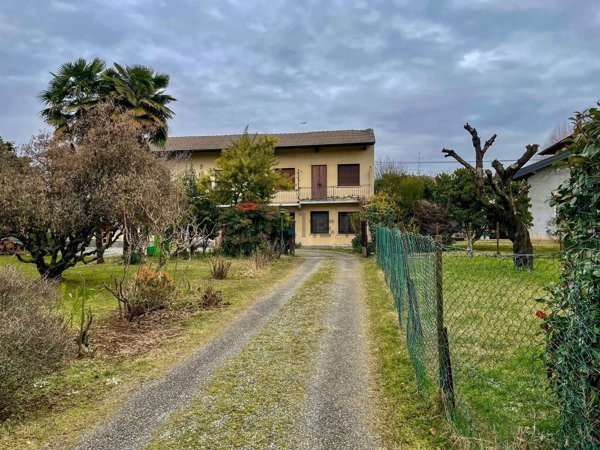 casa indipendente in vendita a Cardano al Campo