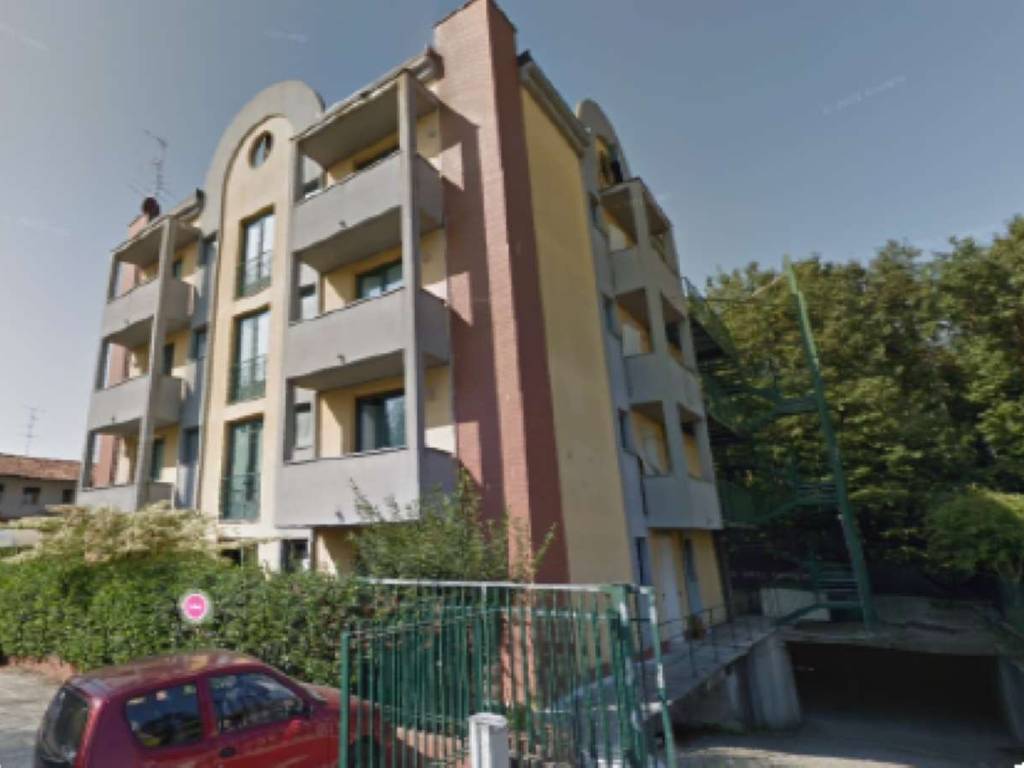 negozio in vendita a Cardano al Campo