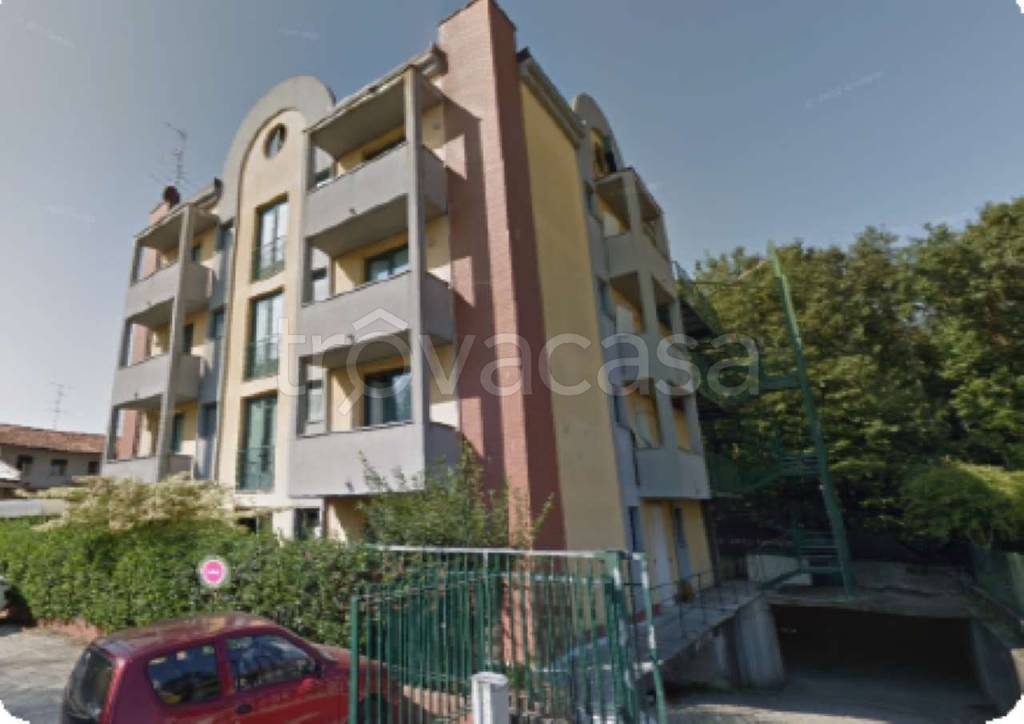 negozio in vendita a Cardano al Campo