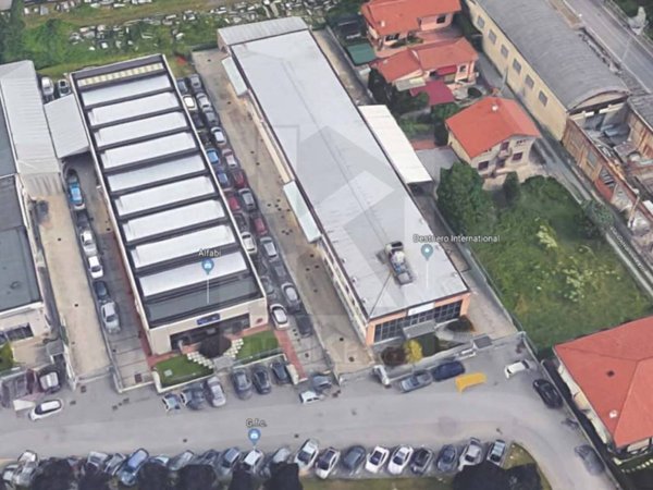 locale commerciale in vendita a Cardano al Campo