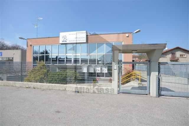 locale commerciale in vendita a Cardano al Campo