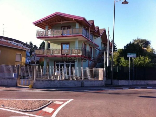casa indipendente in vendita a Cardano al Campo