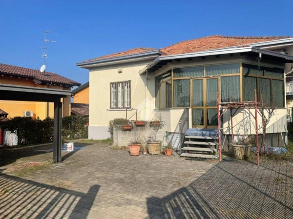 casa indipendente in vendita a Cardano al Campo