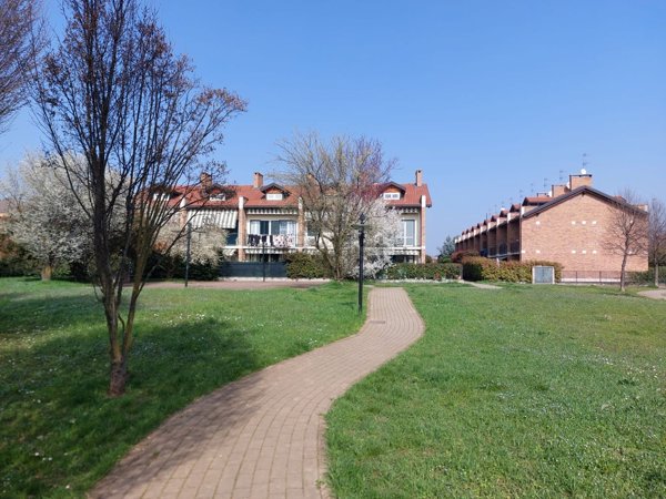 casa indipendente in vendita a Cardano al Campo