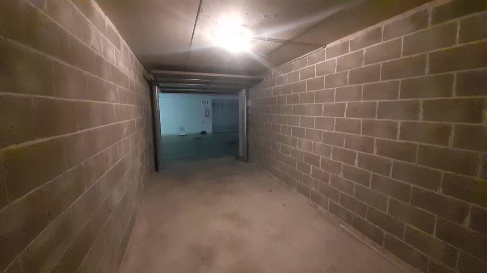 locale di sgombero in vendita a Cardano al Campo