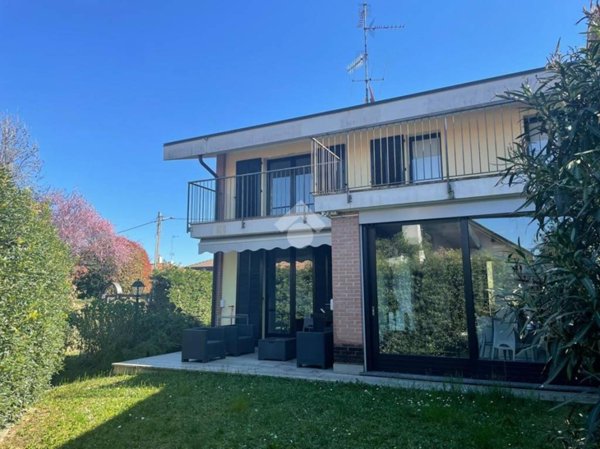 casa indipendente in vendita a Cardano al Campo