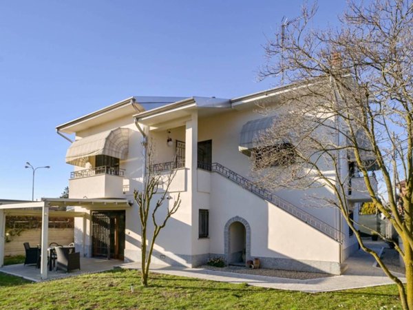 casa indipendente in vendita a Cardano al Campo