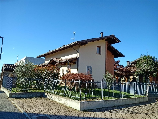 casa indipendente in vendita a Cardano al Campo