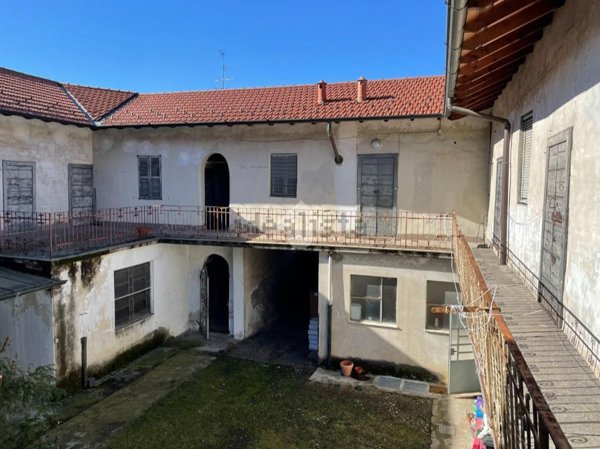 casale in vendita a Cardano al Campo