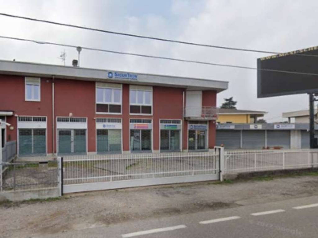 negozio in vendita a Cardano al Campo