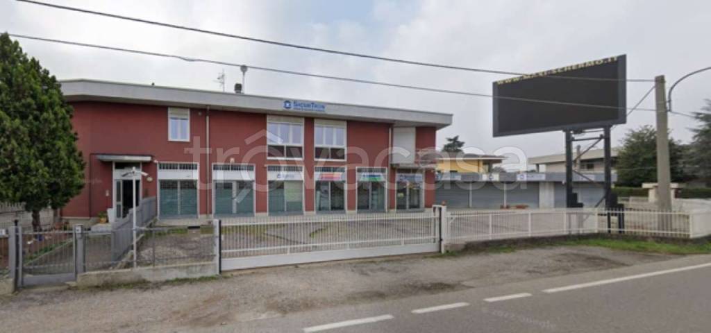 negozio in vendita a Cardano al Campo