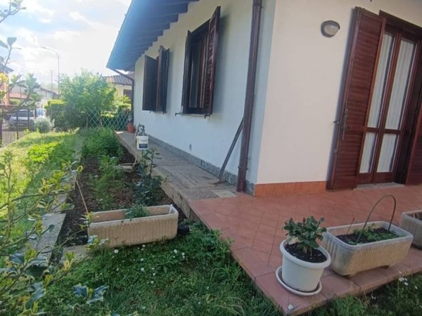 casa indipendente in vendita a Cardano al Campo