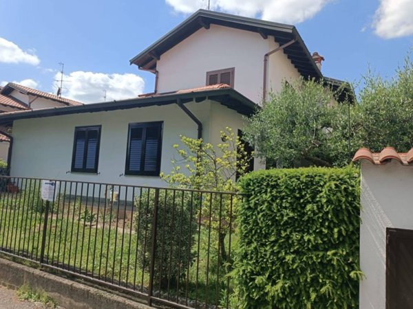 casa indipendente in vendita a Cardano al Campo