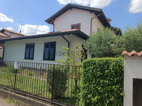 casa indipendente in vendita a Cardano al Campo