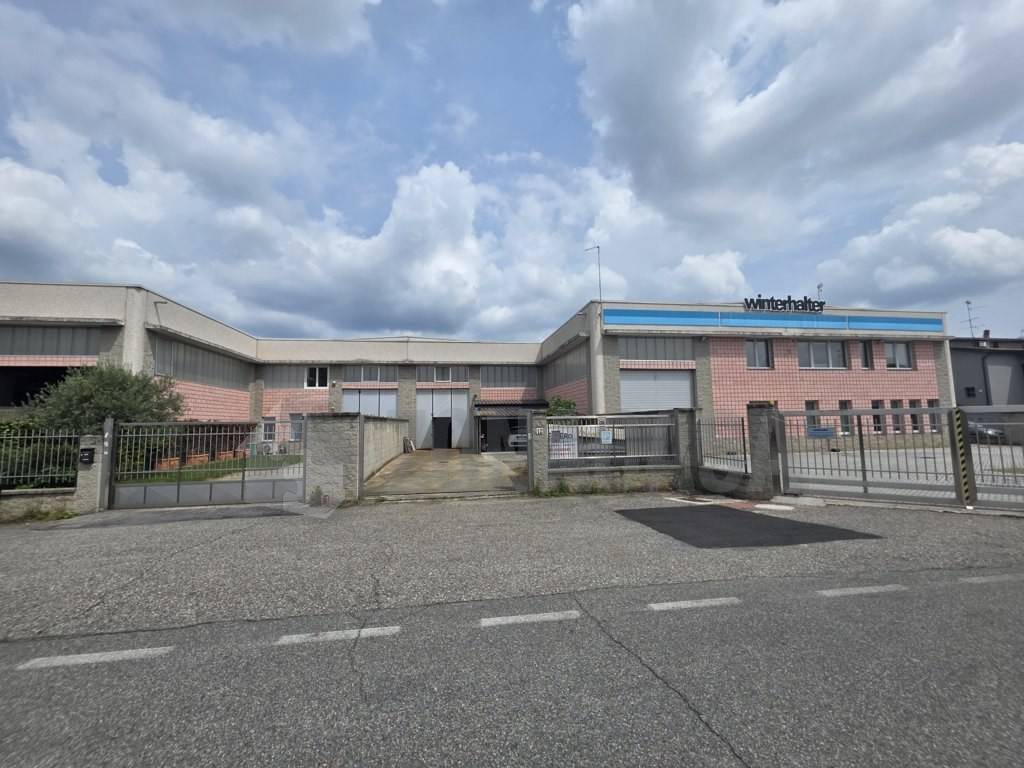 locale commerciale in vendita a Cardano al Campo