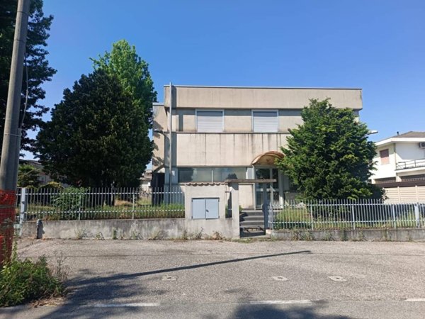 intera palazzina in vendita a Cardano al Campo
