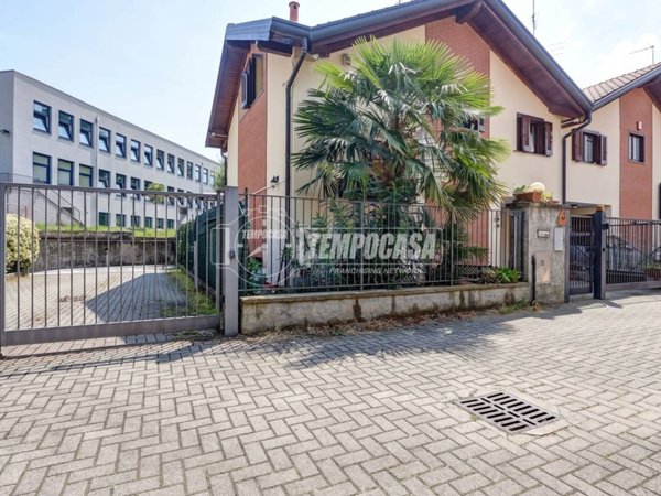 casa indipendente in vendita a Cardano al Campo