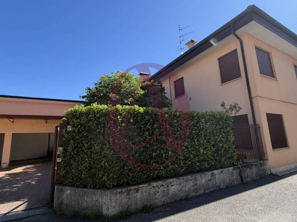 casa indipendente in vendita a Cardano al Campo