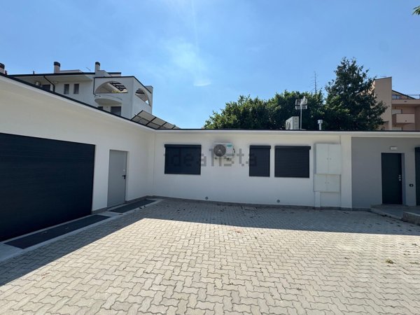 casa indipendente in vendita a Cardano al Campo