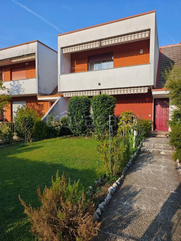 casa indipendente in vendita a Cardano al Campo