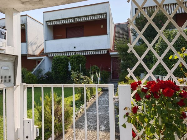 casa indipendente in vendita a Cardano al Campo