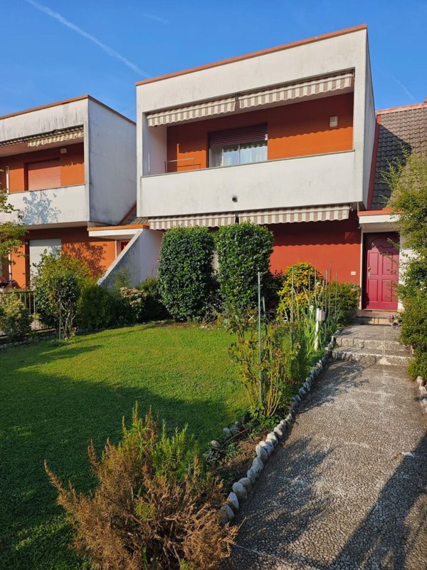 casa indipendente in vendita a Cardano al Campo