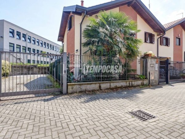 casa indipendente in vendita a Cardano al Campo