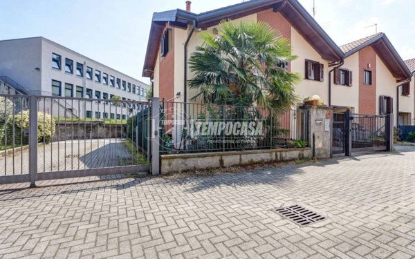 casa indipendente in vendita a Cardano al Campo