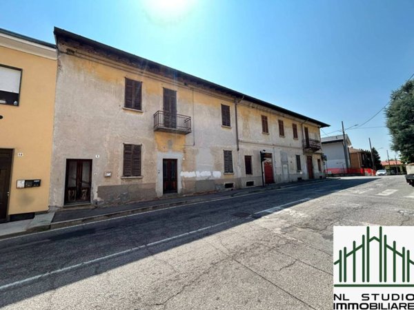 intera palazzina in vendita a Cardano al Campo