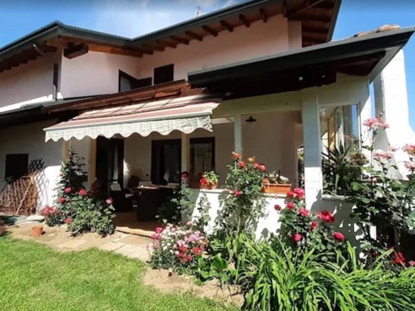 casa indipendente in vendita a Cardano al Campo