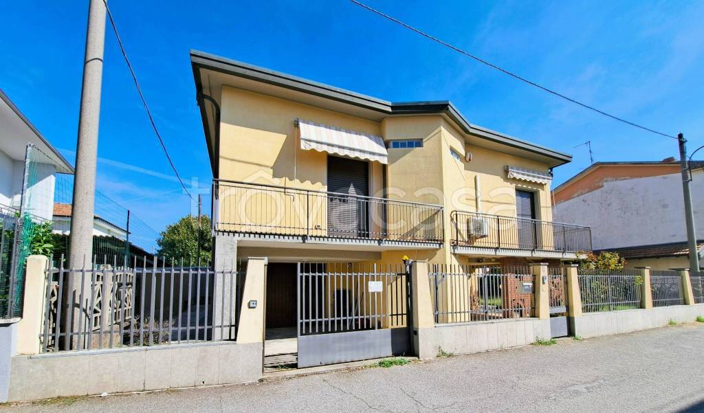 casa indipendente in vendita a Cardano al Campo