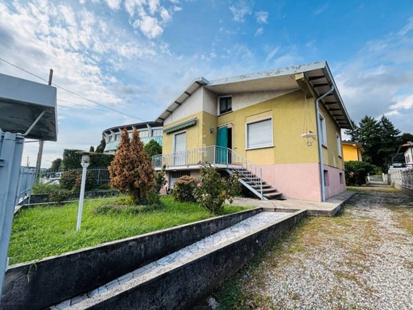 casa indipendente in vendita a Cardano al Campo