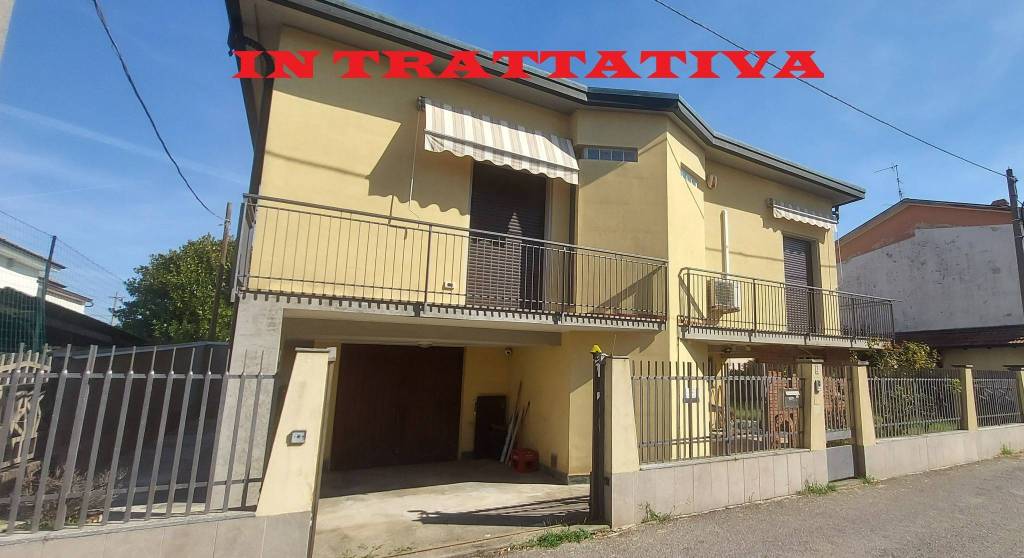 casa indipendente in vendita a Cardano al Campo