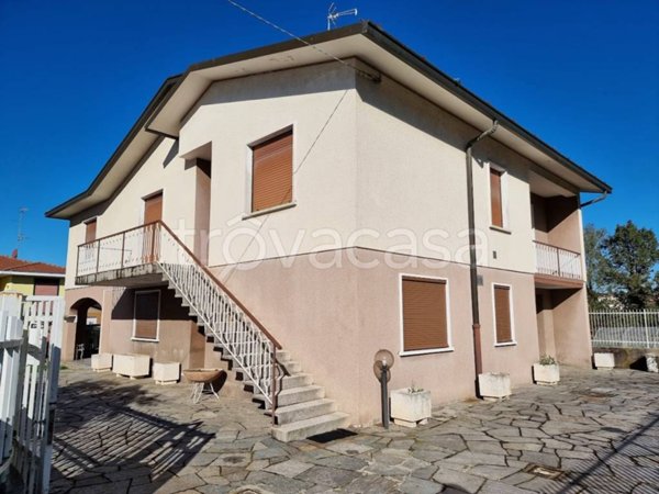 casa indipendente in vendita a Carnago