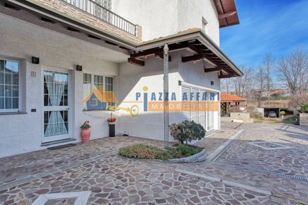 casa indipendente in vendita a Carnago