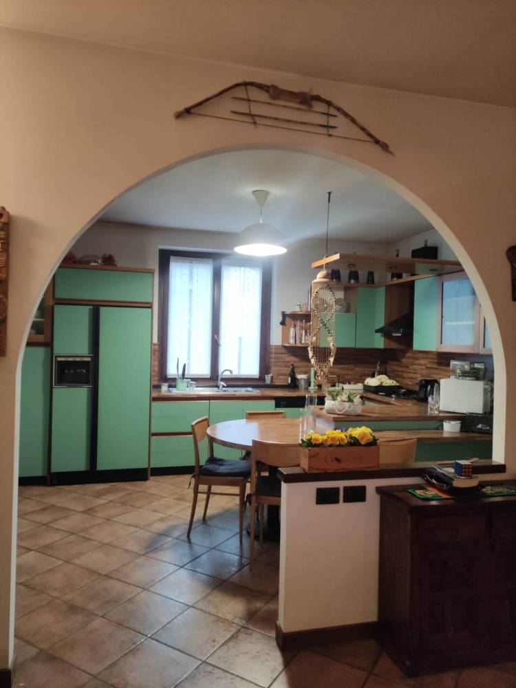 casa indipendente in vendita a Carnago