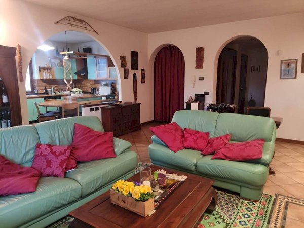 casa indipendente in vendita a Carnago
