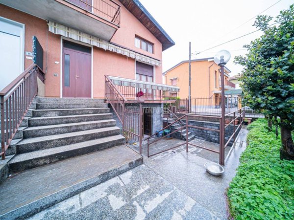 casa indipendente in vendita a Carnago