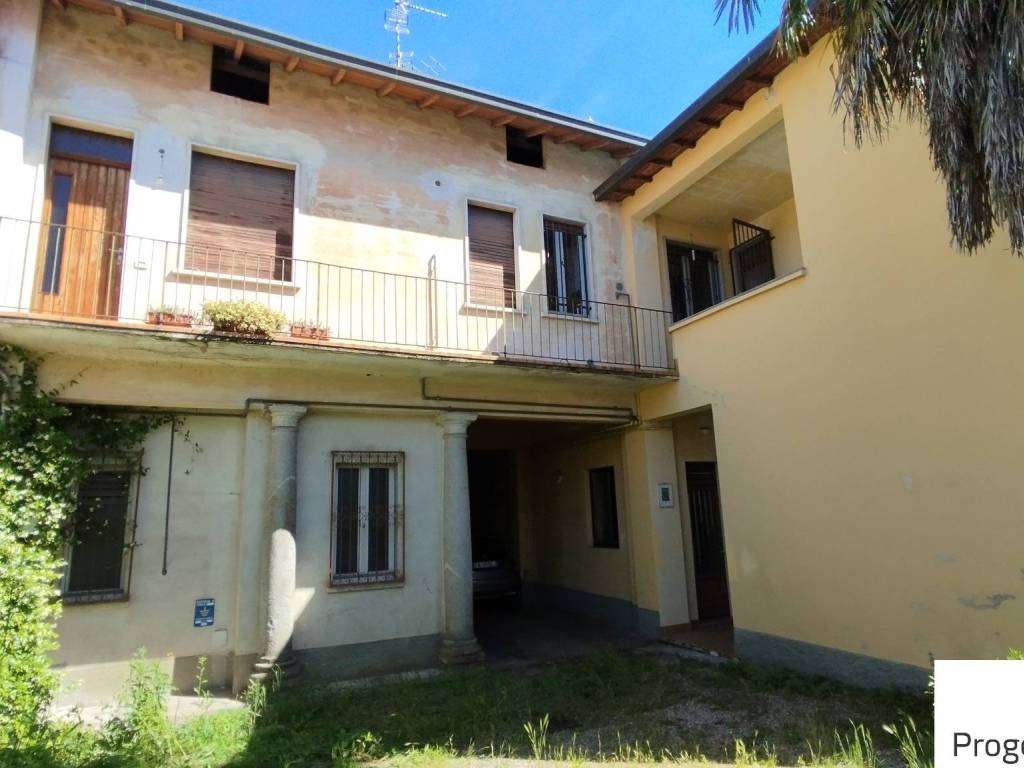 intera palazzina in vendita a Carnago