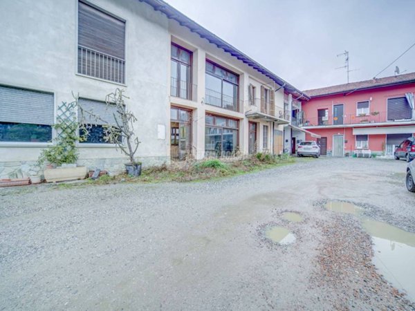 casa indipendente in vendita a Carnago