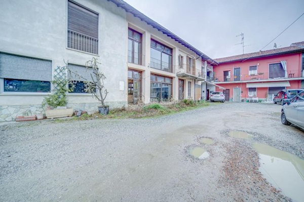 casa indipendente in vendita a Carnago