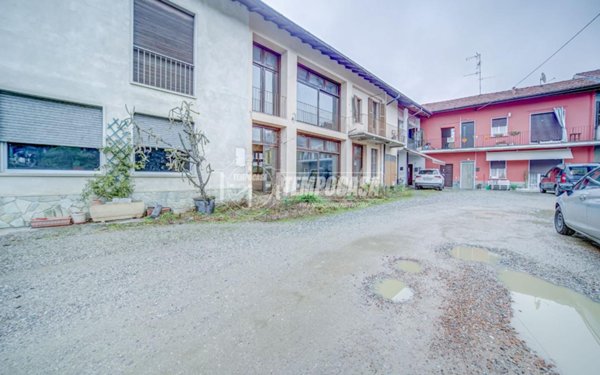 casa indipendente in vendita a Carnago