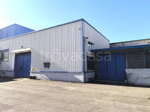 locale commerciale in vendita a Carnago