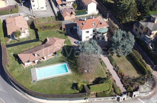 casa indipendente in vendita a Carnago