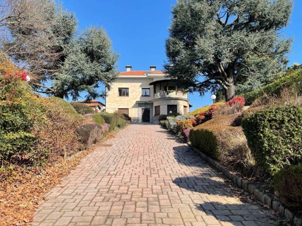 casa indipendente in vendita a Carnago