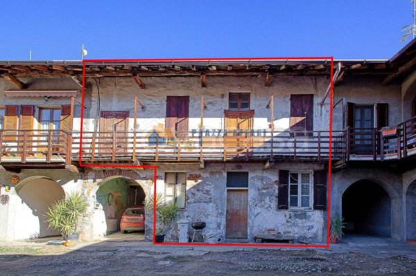casa indipendente in vendita a Carnago