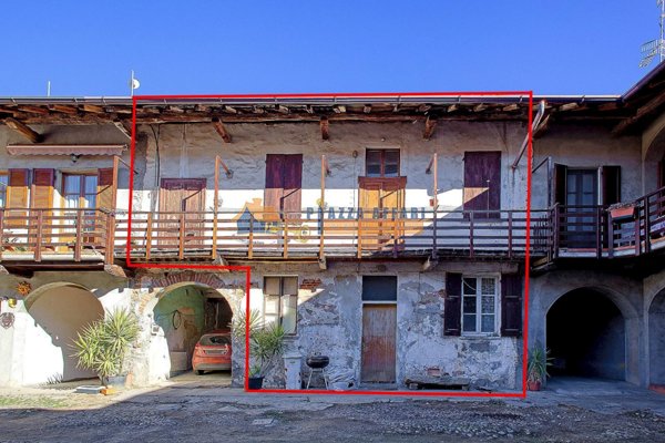 casale in vendita a Carnago