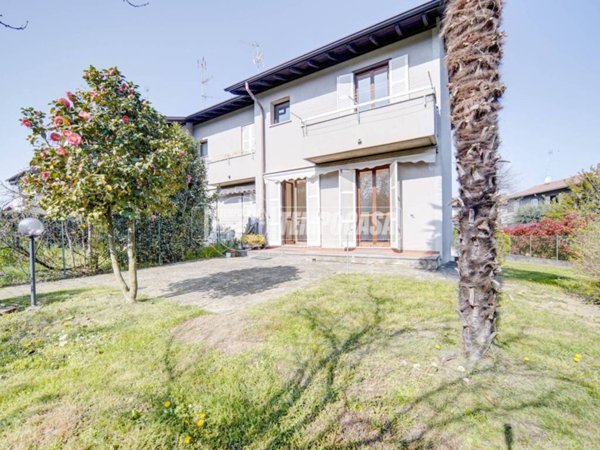 casa indipendente in vendita a Carnago
